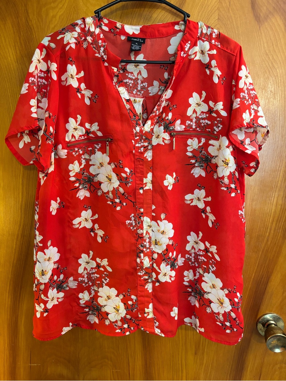Rue21 Red Floral V-Neck Short Sleeve Blouse